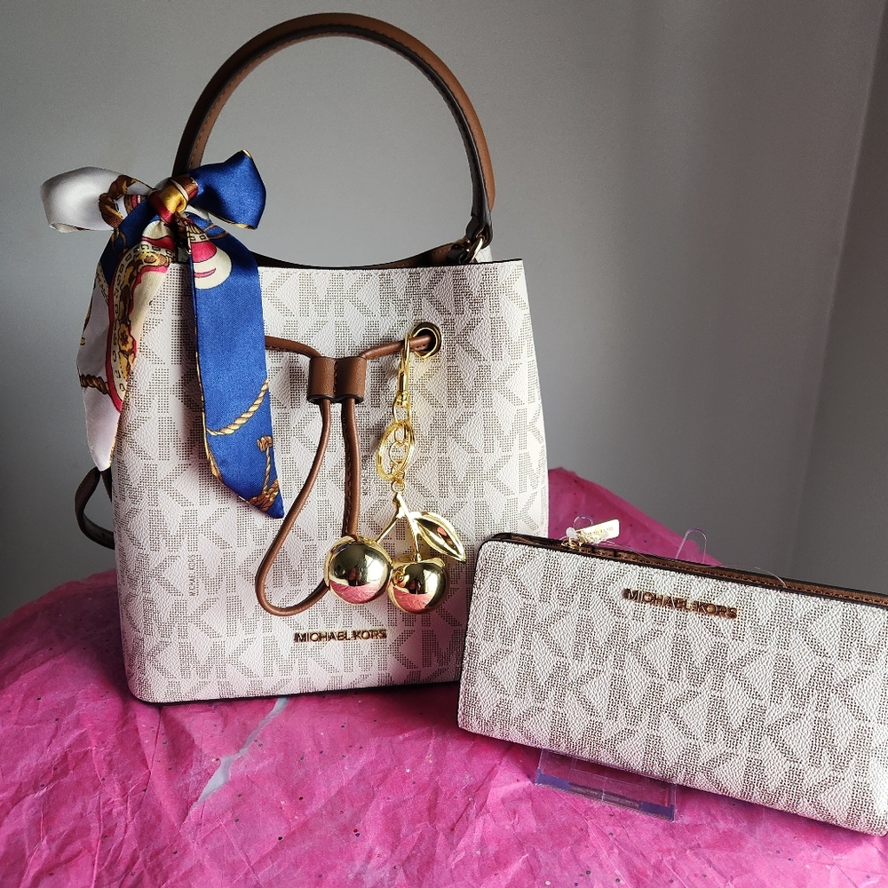 Michael Kors Bucket Messenger 3 Pc set NWT - Picture 11 of 16